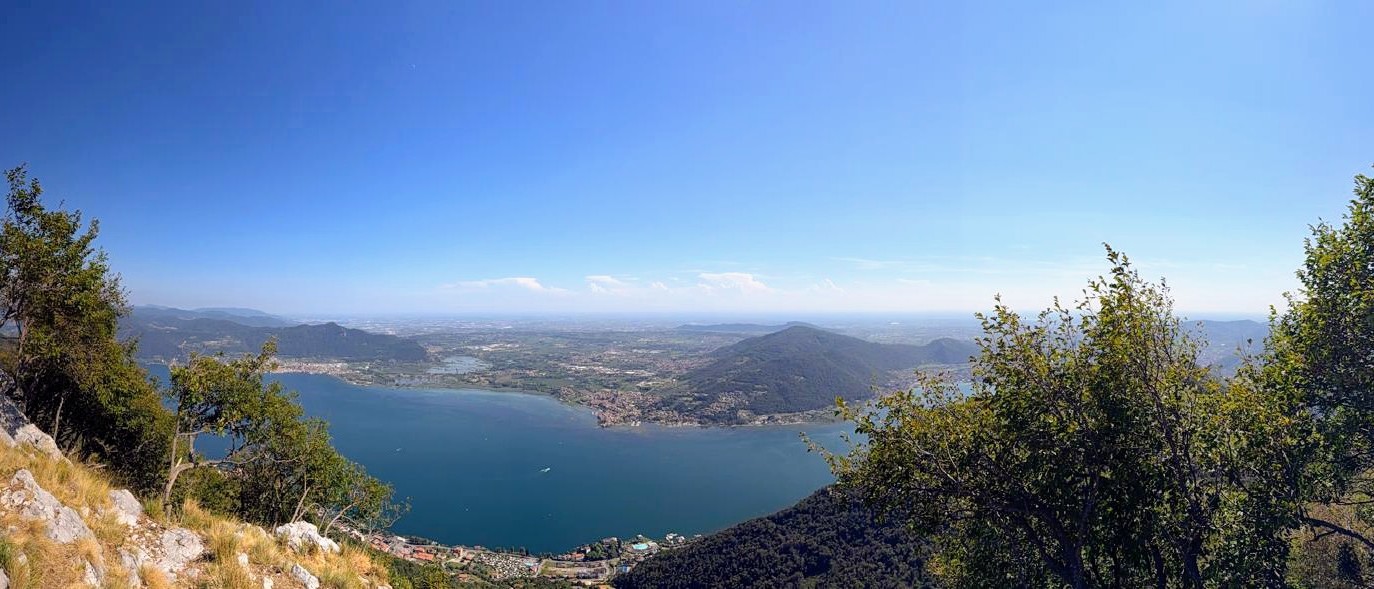 Panorama del Lago d’Iseo da Viadanica verso Predore